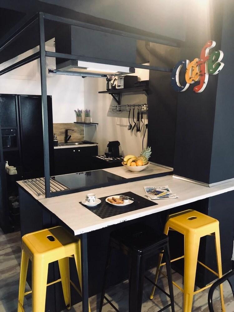 Home Plus Psirri Apartment Athena Bagian luar foto