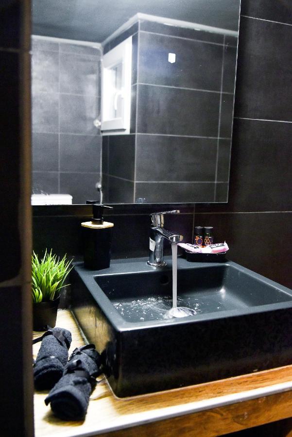 Home Plus Psirri Apartment Athena Bagian luar foto