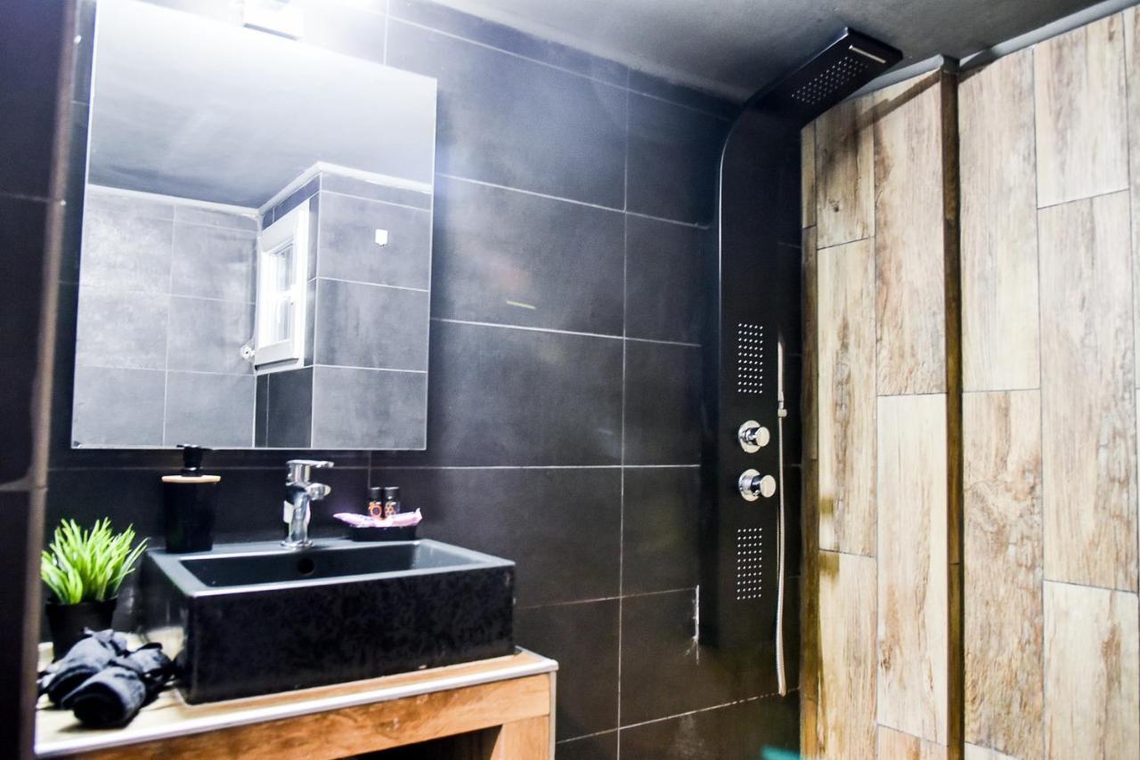 Home Plus Psirri Apartment Athena Bagian luar foto